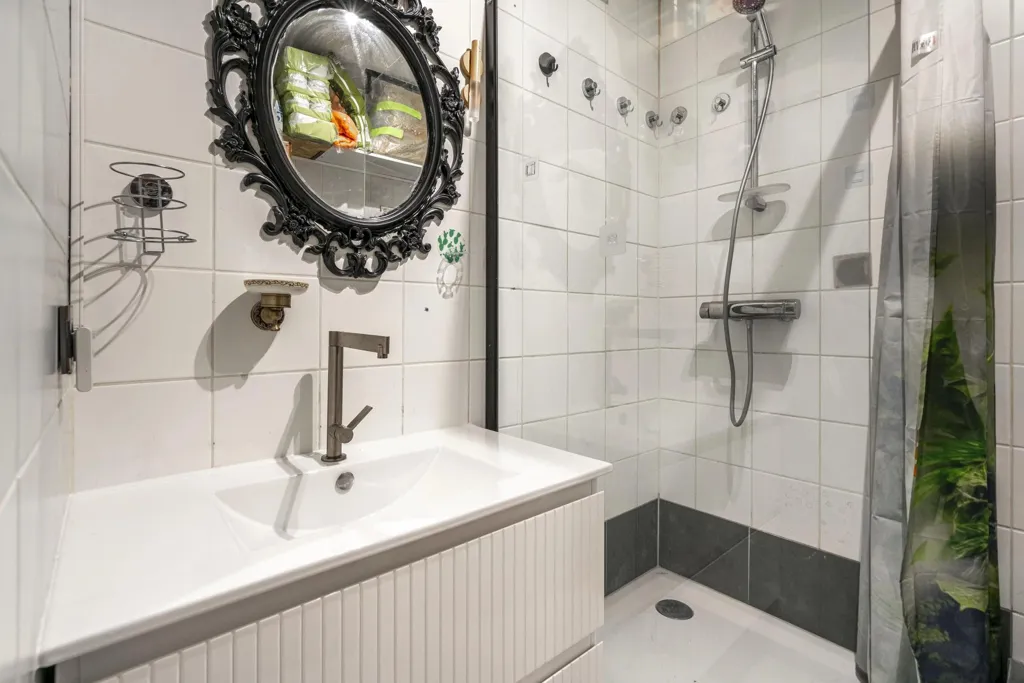Vannitoad - Studio with Balcony in Luxembourg City Centre