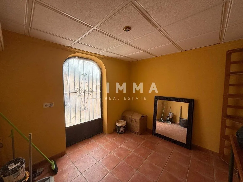 Terrass - Five-Bedroom Chalet with Large Plot in La Nucía