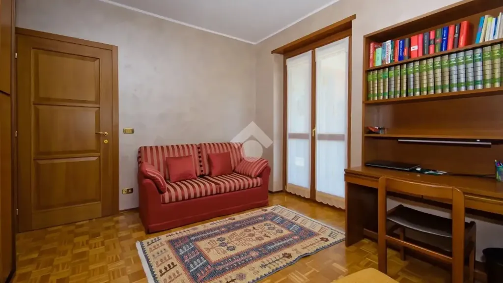 Bureau - Villa with Panoramic Terraces in Pecetto Torinese