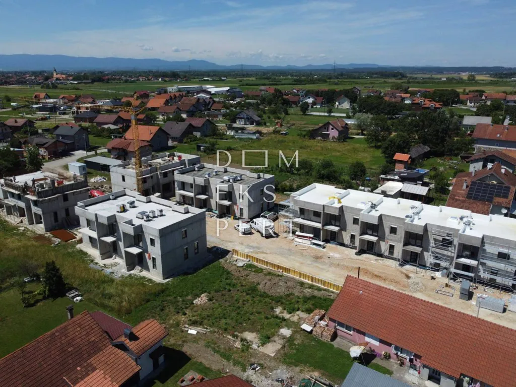 Õhuvaade - Two-Storey Apartment with Garden in Rugvica