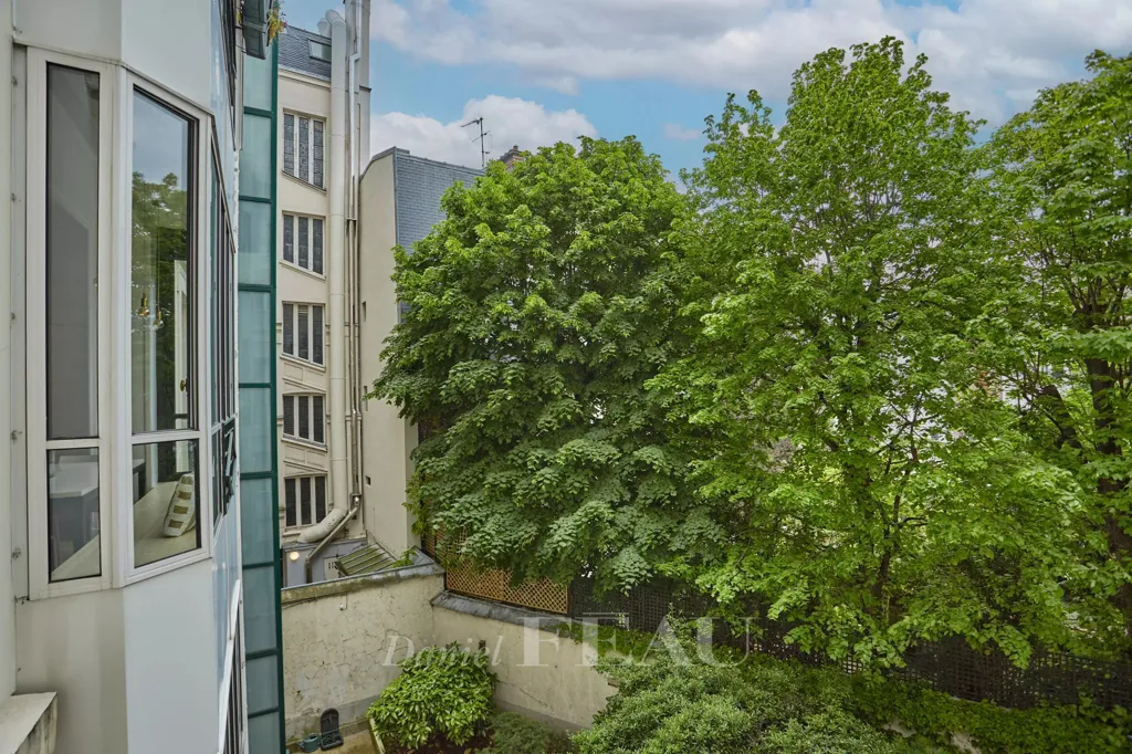 Rõdu - Flat with Elevator in Paris 16th
