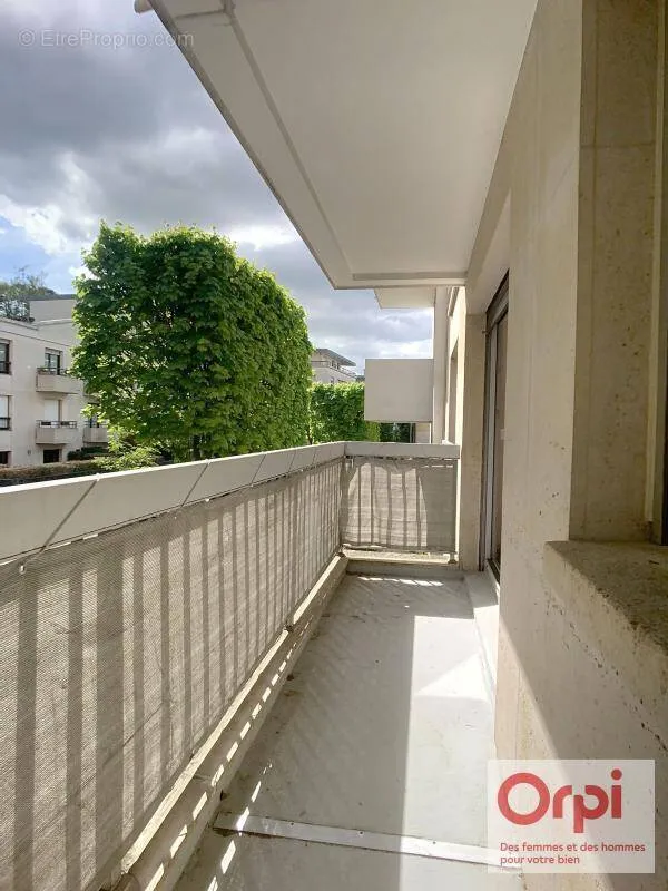 Rõdu - 2-Bed Apartment with Balcony in Issy-les-Moulineaux