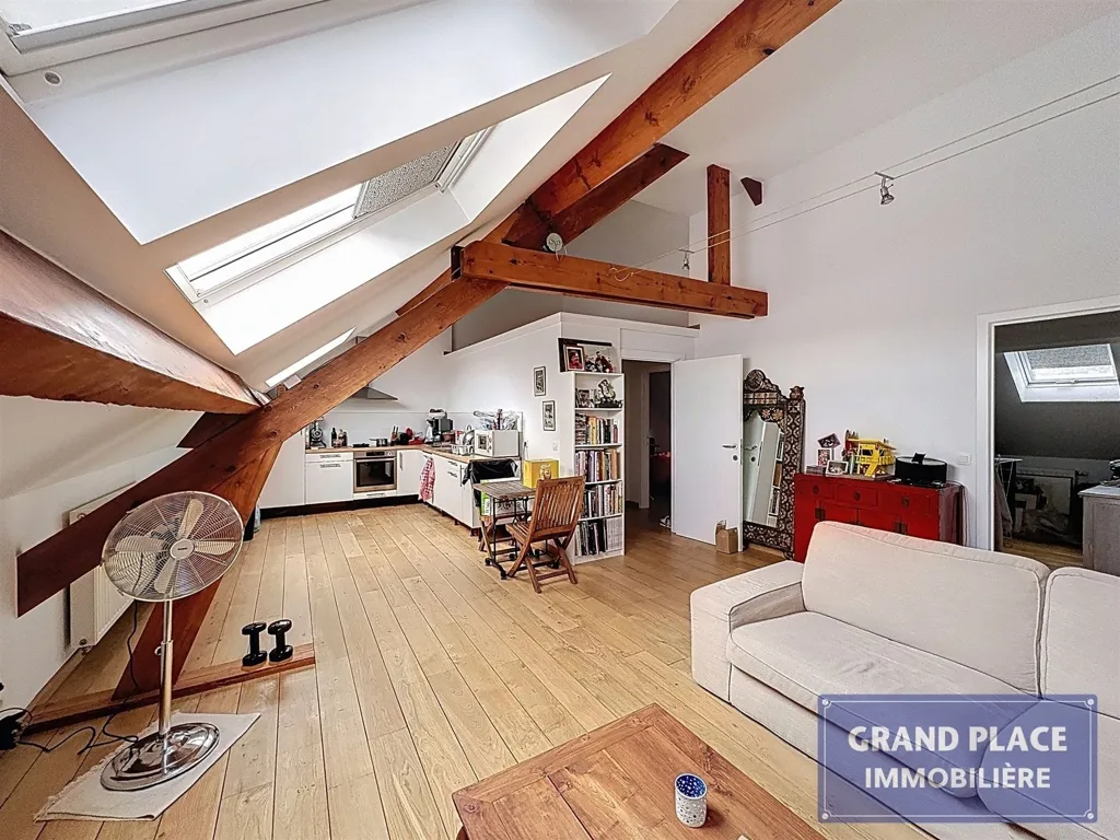 Pièces - Immeuble avec Entrepôt et Appartements Rénovés près de Bruxelles