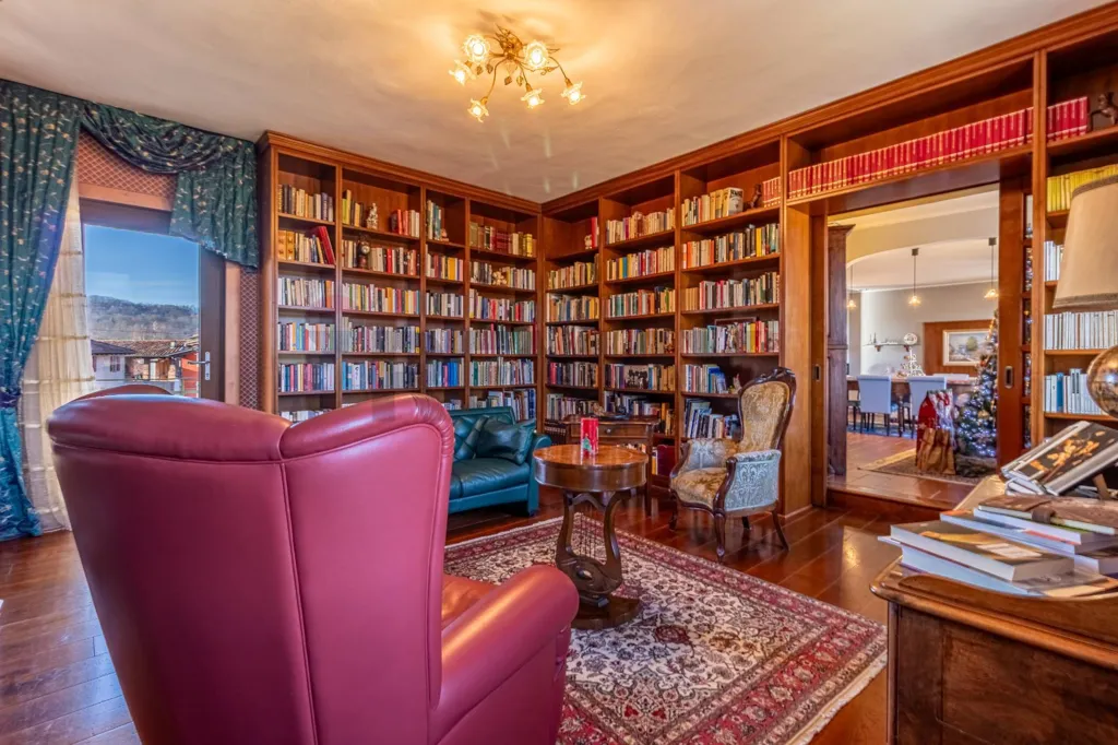 Bureau - Triplex Villa with Garden in Occhieppo Superiore