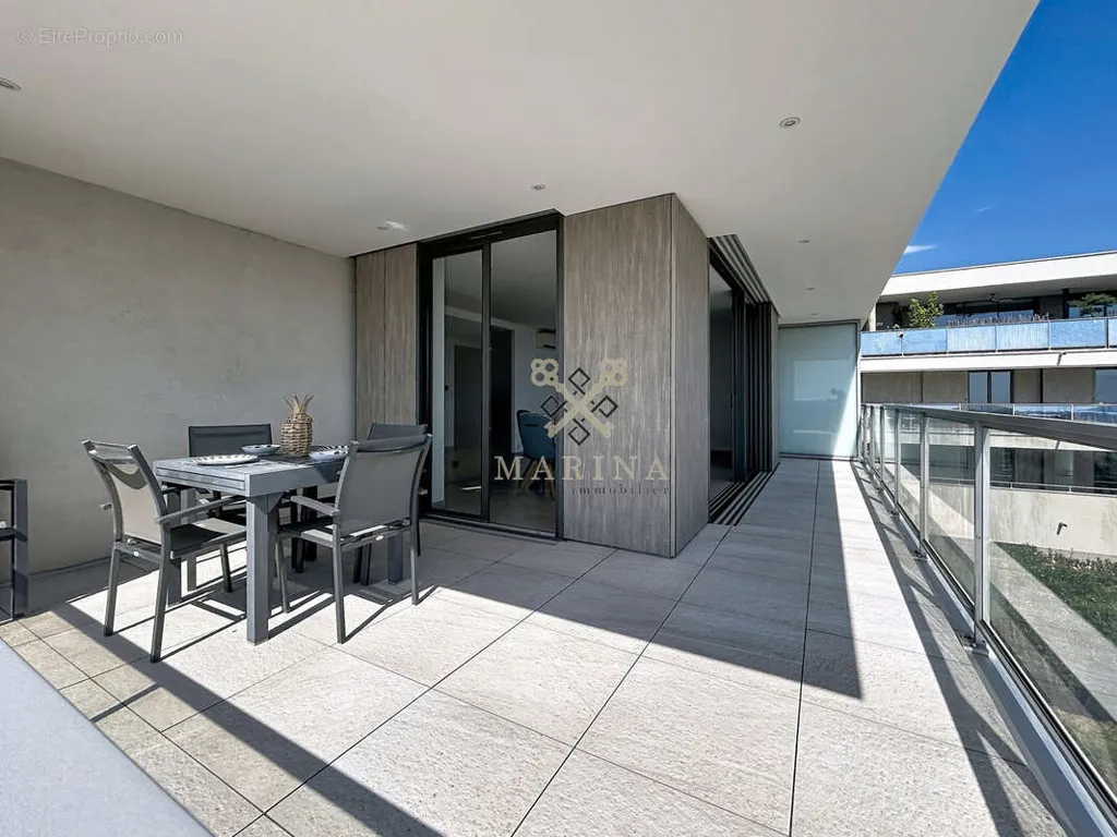 Rõdu - Luxury Apartment with Sea View in Secure Residence