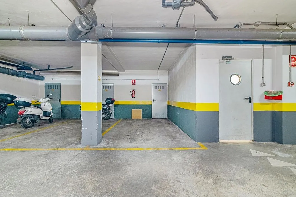 Garage - Apartment with Terrace in Albayda, Granada