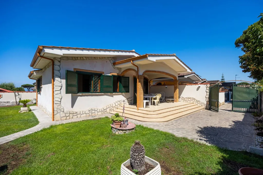 Välivaade - Single-Family Villa with Garden in Ardea