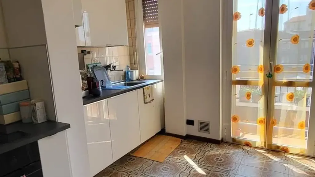 Cuisine - 3-Bedroom Apartment with Balcony in Milan