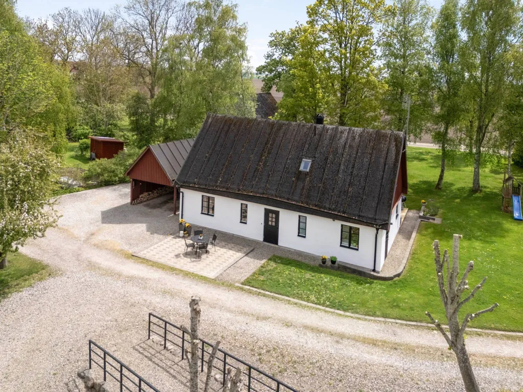 Õhuvaade - Traditional-Style Villa in Äspö Kyrkby