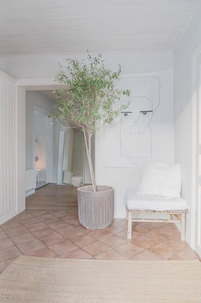 hallway_entrance
