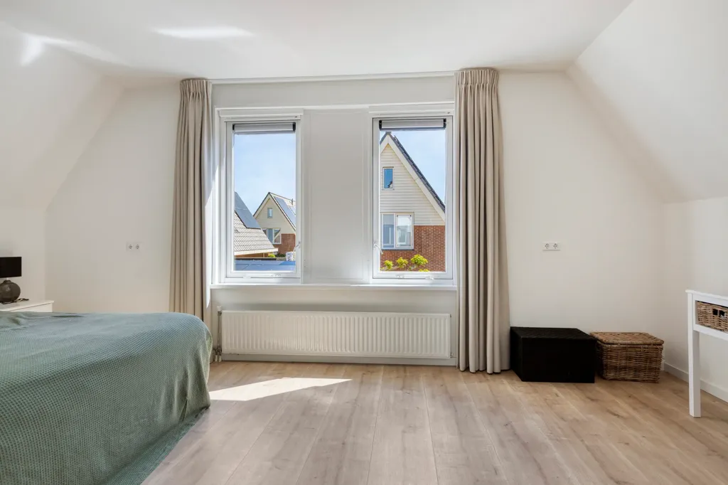 Magamistoad - Spacious Villa with Solar Panels in Woubrugge
