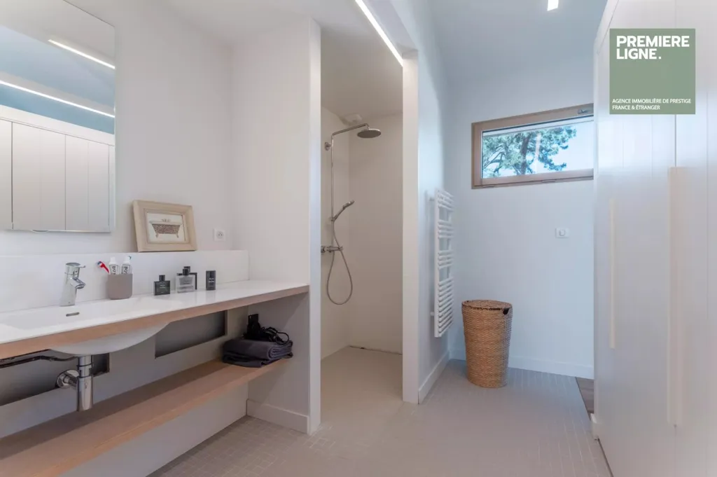 Vannitoad - Architect's Villa with Pool in Le Canon