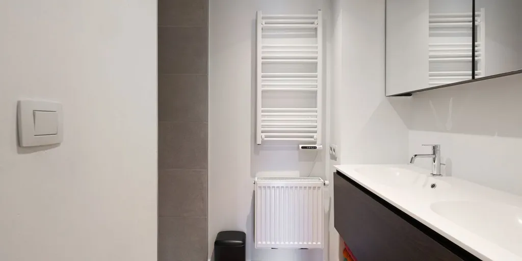 Salles de bain - Maison Future-Proof avec Piscine à Mortsel