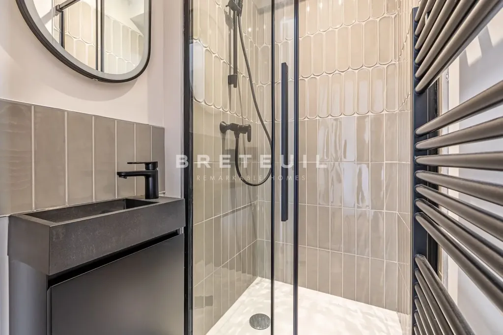 Salles de bain - Appartement 4 Pièces dans un Immeuble Ancien à Paris 7ème