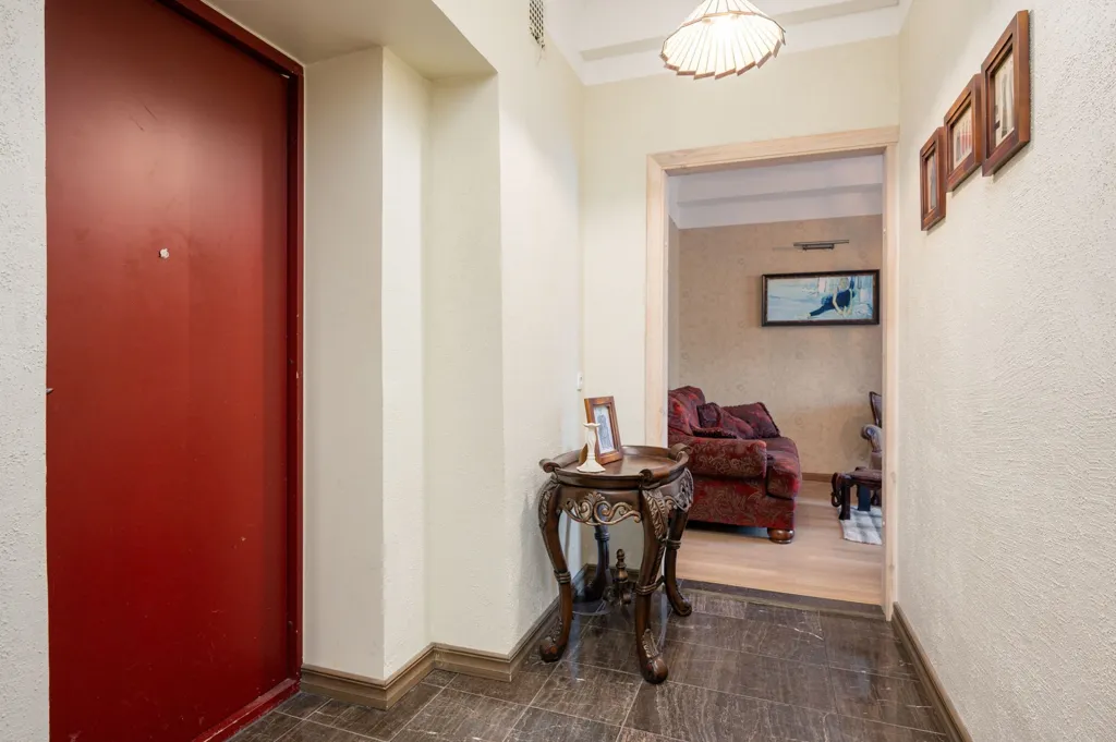 hallway_entrance