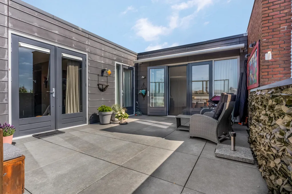 Terrass - Luxury Corner Penthouse with Large Terrace in Almere