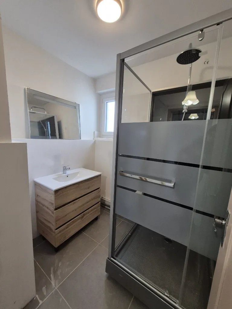 Salles de bain - Appartement Rénové en Centre-Ville à Tourcoing