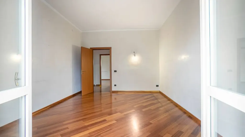 Pièces - Appartement 5 pièces à IT