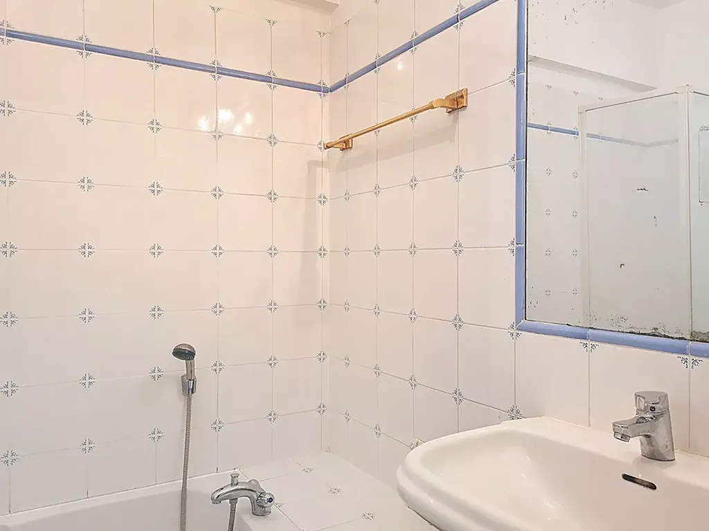 Bathrooms - Two-Bedroom Apartment with Terraces in Cannes