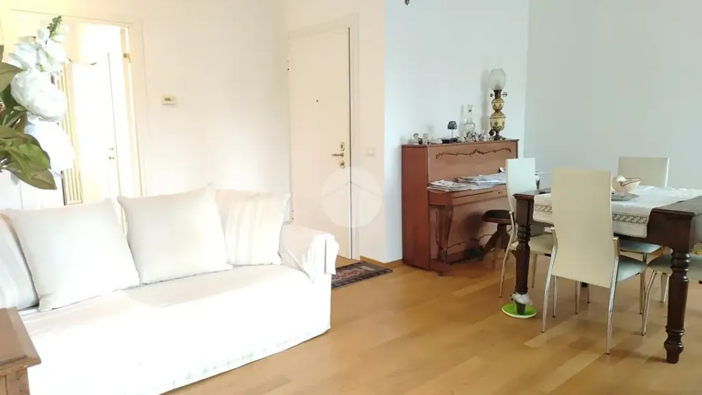 Séjour - Rustic Penthouse with Balcony in Parma