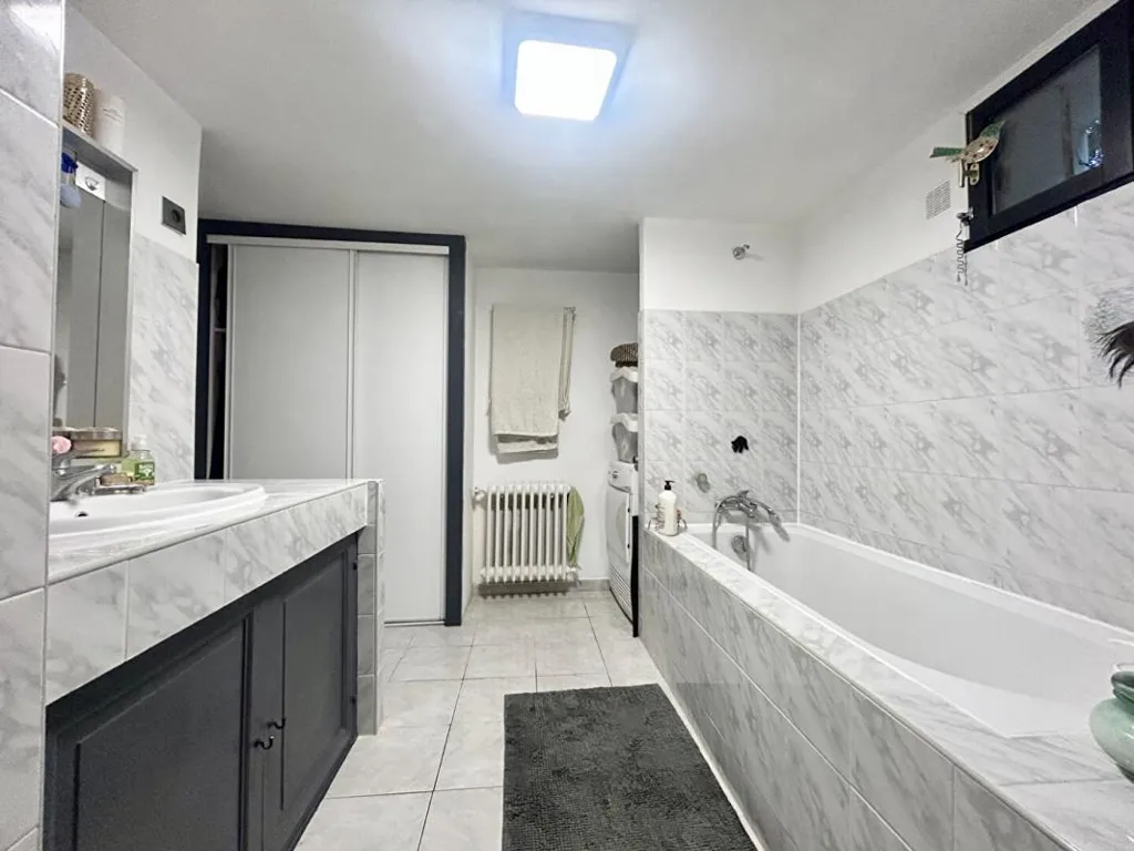 Bathrooms - Apartment with Terrace in Nogent-sur-Marne