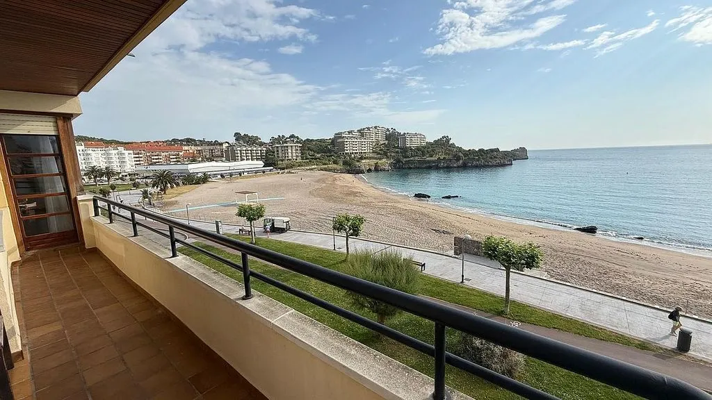 Balcon - Apartment with Pool and Sea View in Castro Urdiales