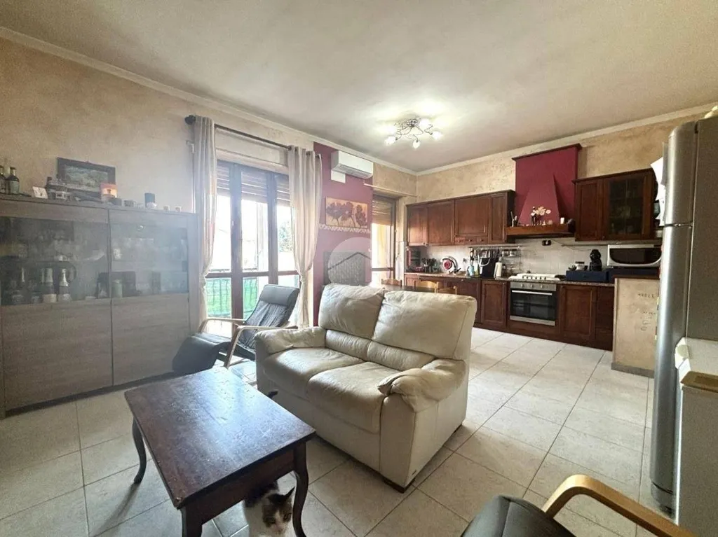 Soggiorno - 4-Room Apartment with Balcony in Torino