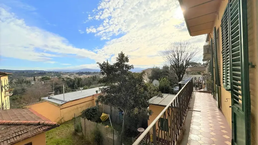 Balcon - Rusticated Townhouse with Balcony in Florence