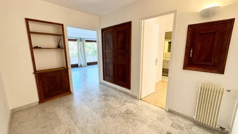 Esik - Meubled 3-Bedroom Apartment with Terrace in Aix-en-Provence