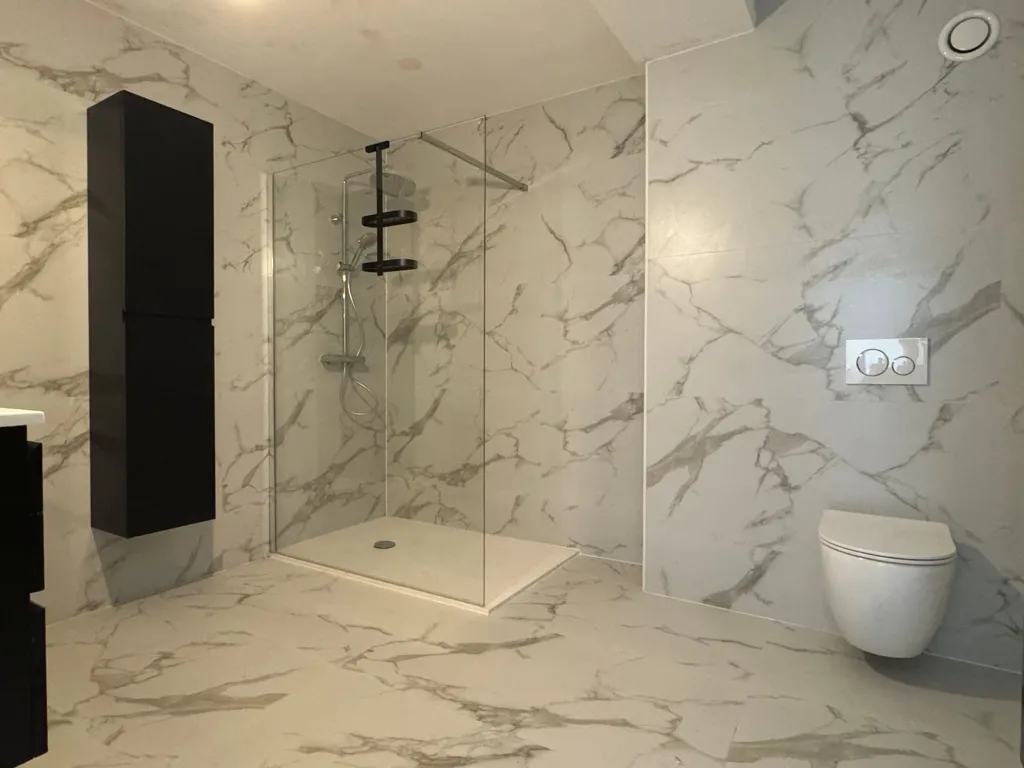 Bathrooms - Renovated Duplex with Terrace in Lodelinsart