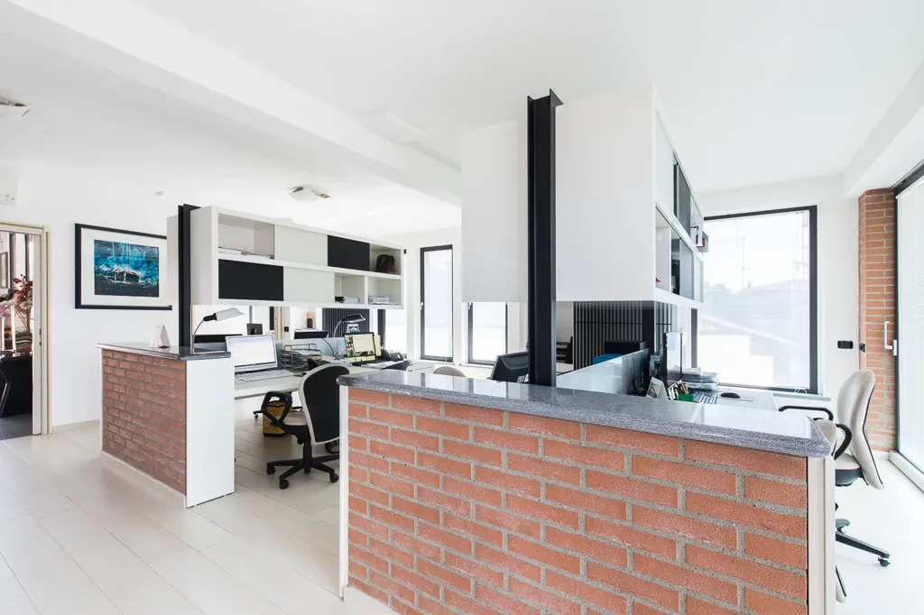 Office - Luxury Villa with Indoor Pool in Pantigliate