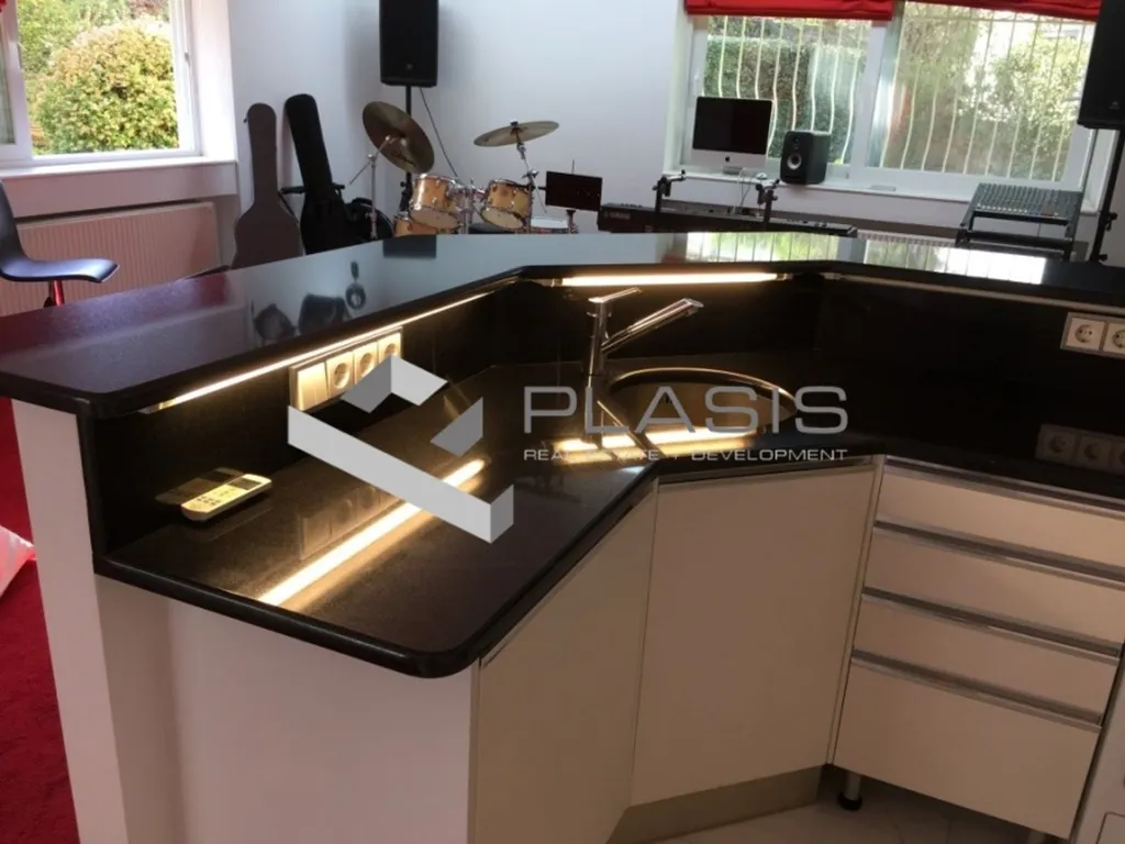 Cuisine - Ground Floor Flat with Garden in Voula Centre