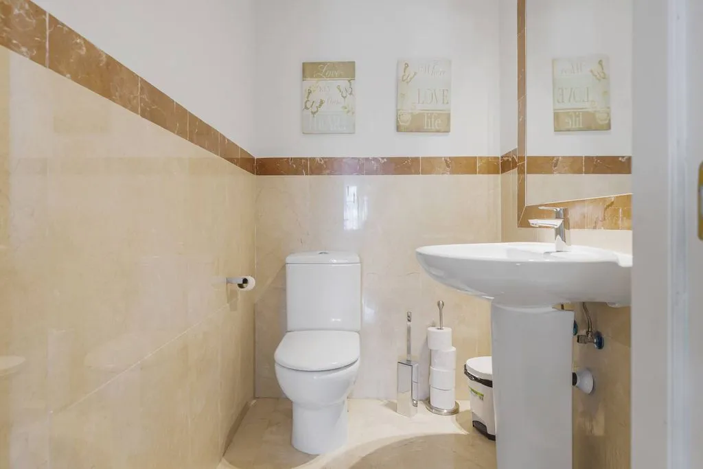 Salles de bain - Luxury Townhouse with Pool in Benahavís