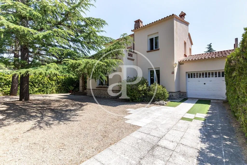 Välivaade - Luxury Villa with Pool in Matadepera