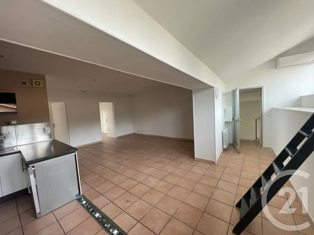 Köök - Spacious 3-Bedroom Flat in St Symphorien d'Ozon
