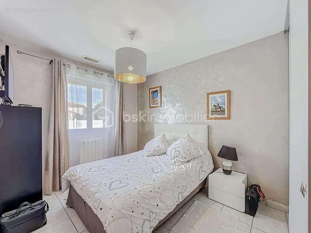 Bedrooms - Villa with Pool and Garage in Cournonsec