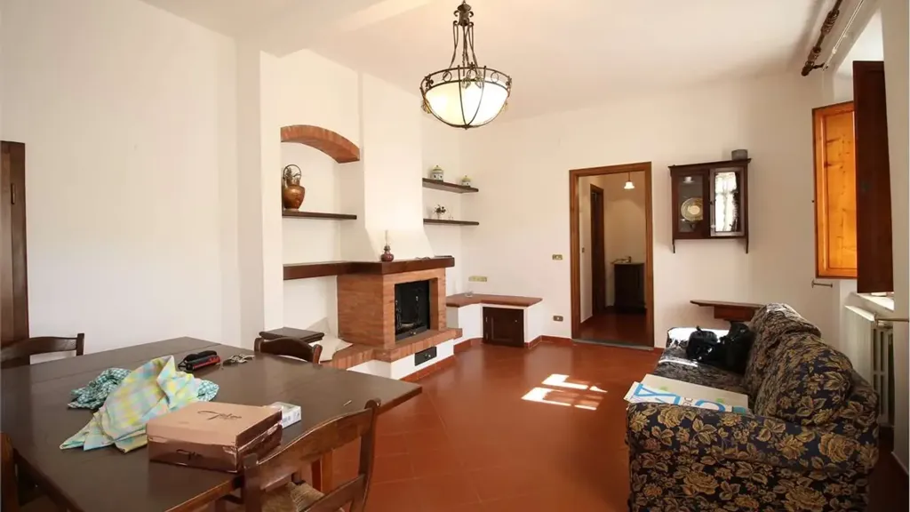 Salle à manger - Spacious Apartment with Courtyard in Buti
