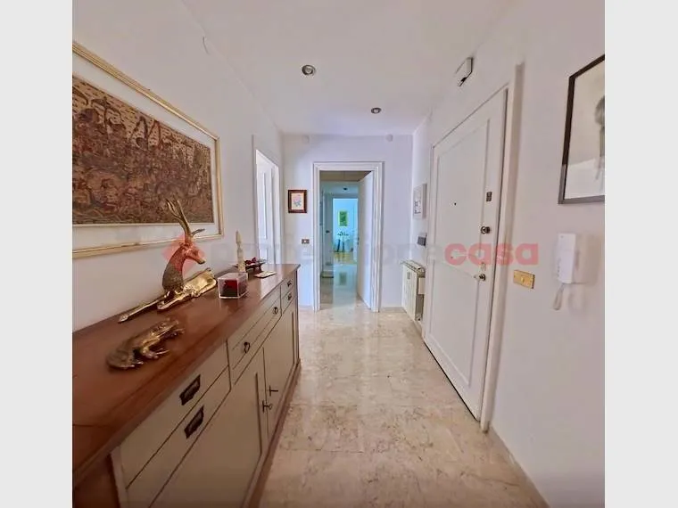 Esik - Apartment with Balcony in Rome