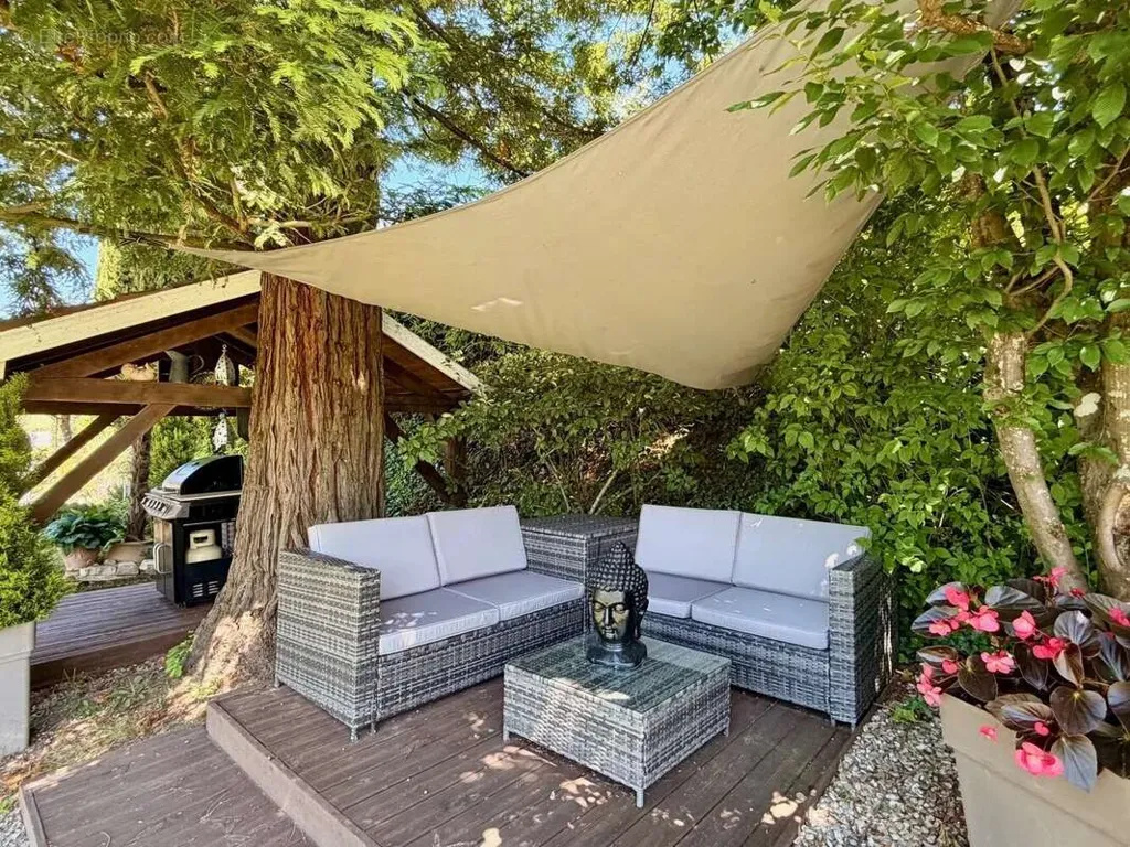 Jardin - Maison Contemporaine avec Piscine et Jardin à Proximité des Écoles
