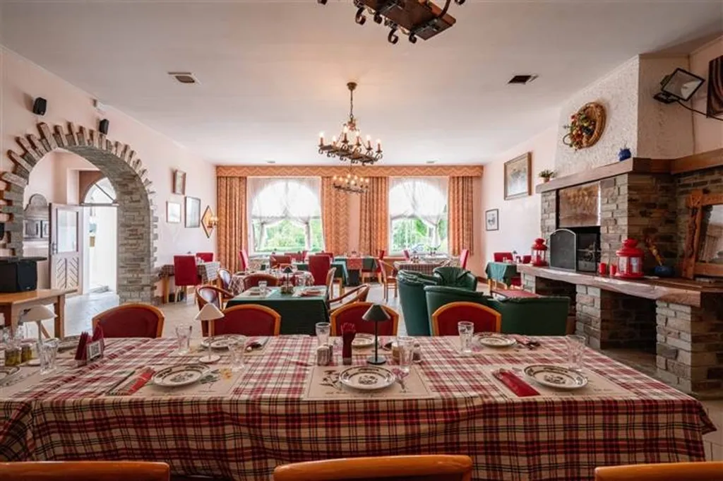 Salle à manger - Appart-Hôtel Converti avec Terrasse à Herbeumont