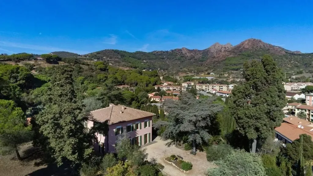 Õhuvaade - Historic Villa with Pool in Porto Azzurro