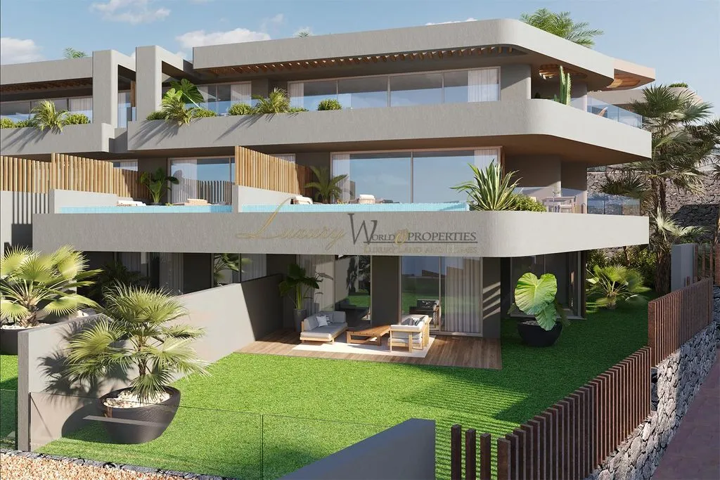 Luxury Penthouse with Private Pool in Rokabella