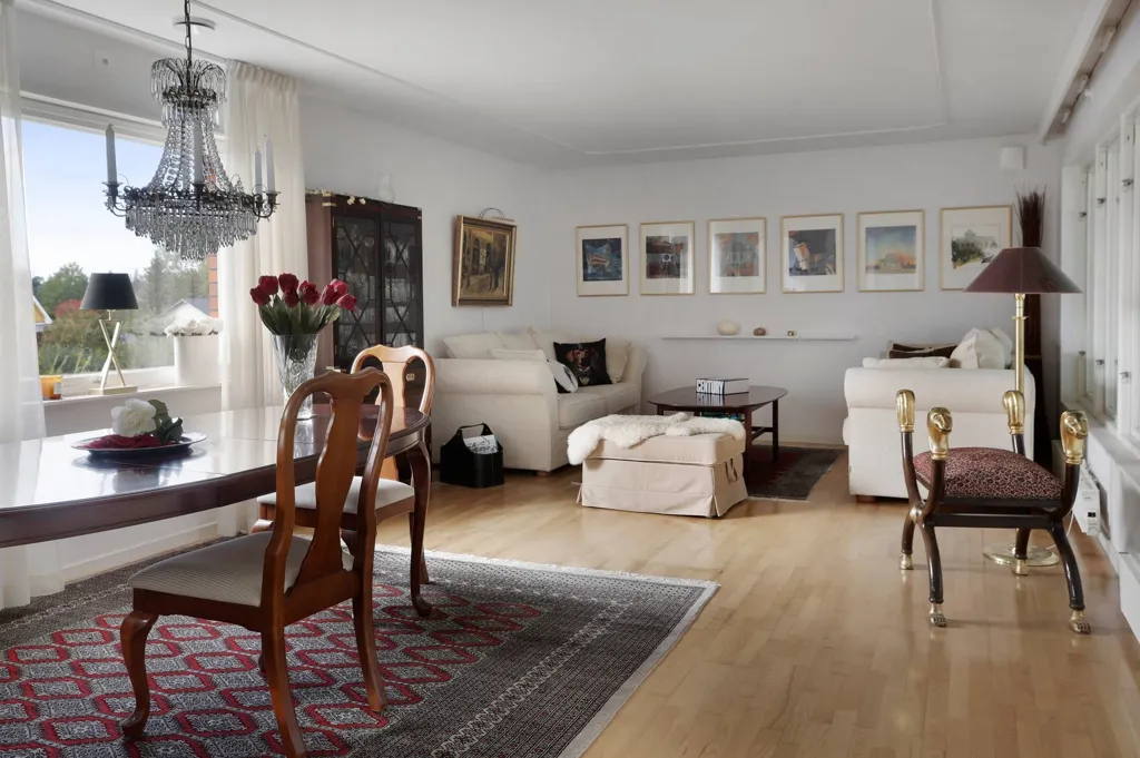 Salle à manger - Two-Storey Villa with Pool in Upplands Väsby