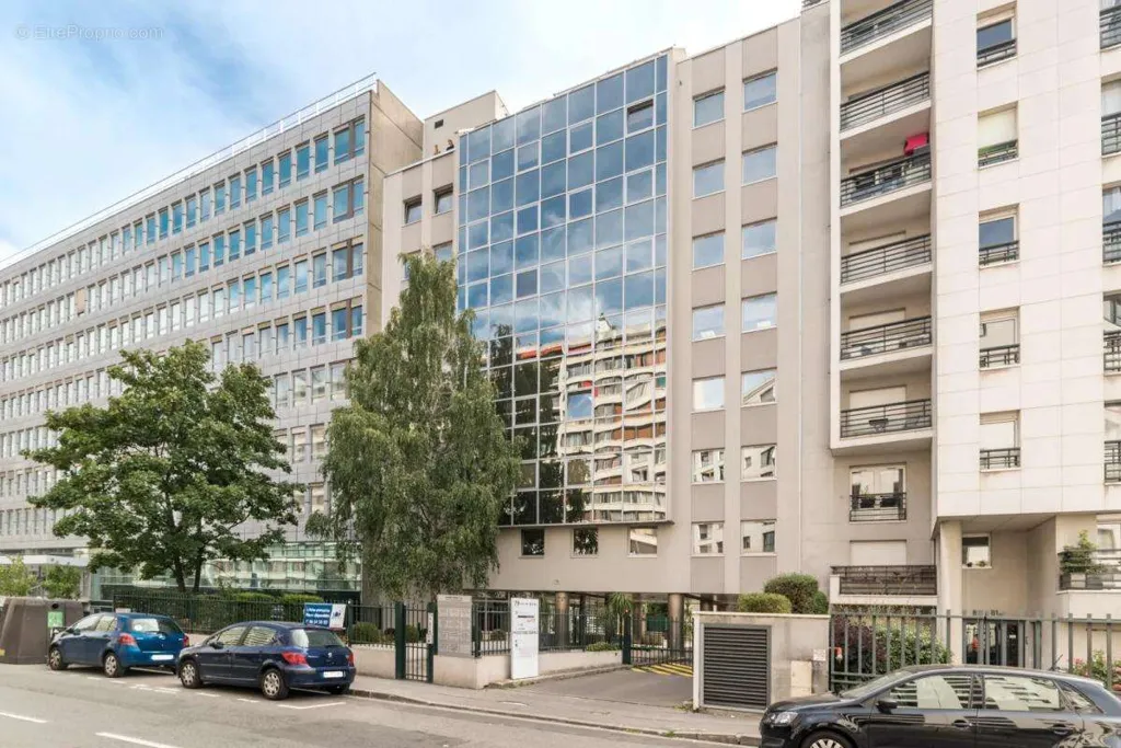 Exterior - Office Space with Double Exposure in Boulogne-Billancourt