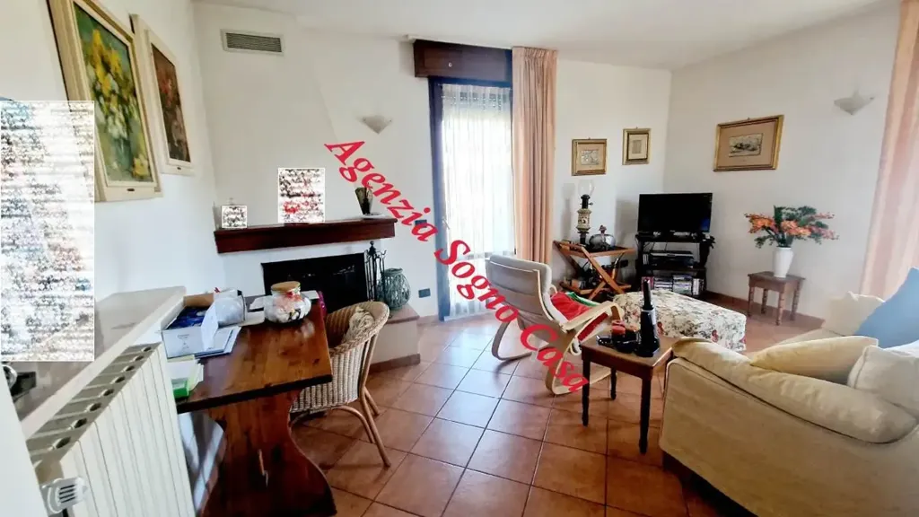 Séjour - Villa with Garden in San Varano, Forlì