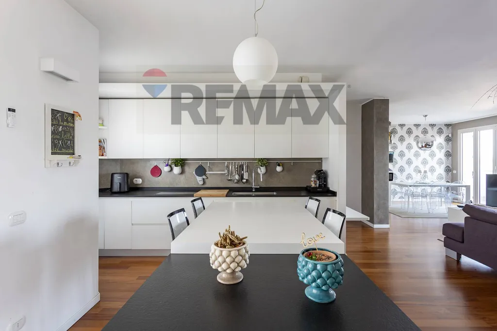 Cuisine - Spacious Triplex with Panoramic View in Tregasio