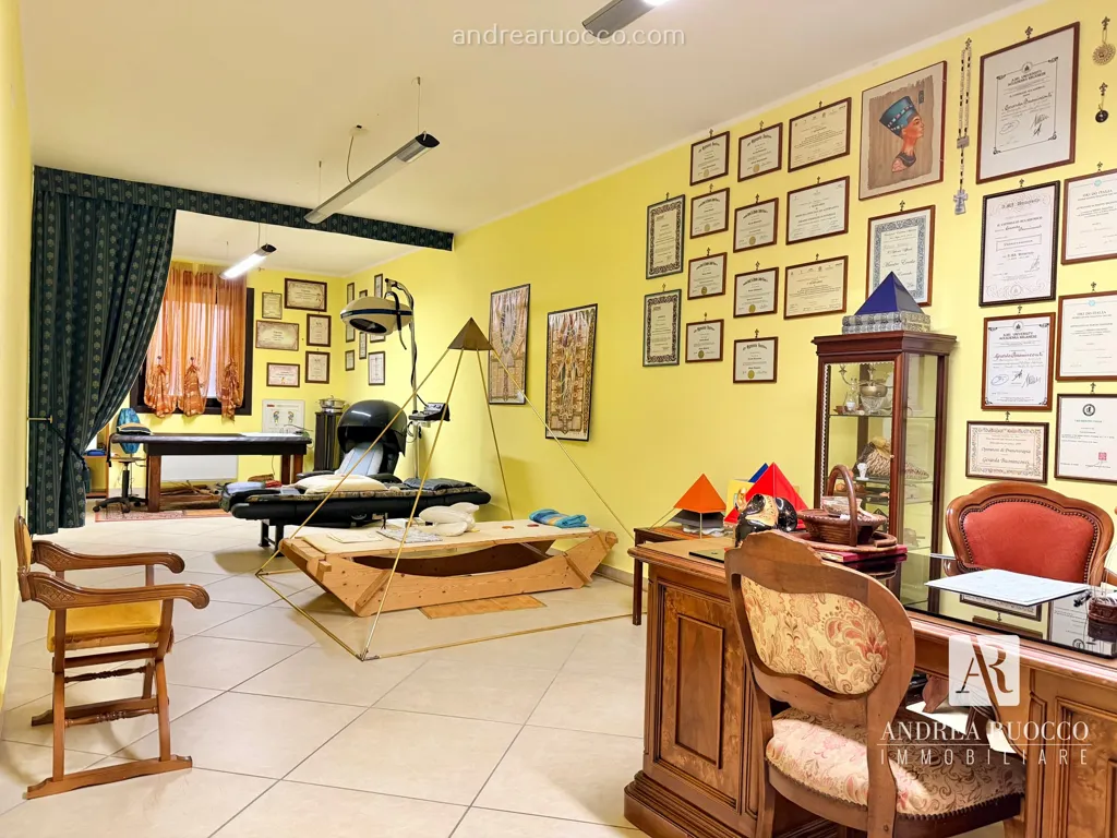 Bureau - Semi-Detached Villa with Office in Paestum