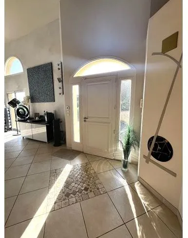 Entrée - Maison avec Vue Dominante à Cailloux-sur-Fontaines