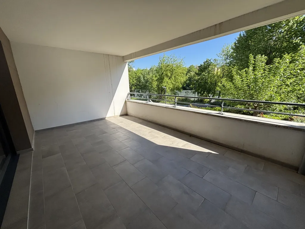 Balcone - Modern Flat with Terrace in Château-Fleury, Romans-sur-Isère
