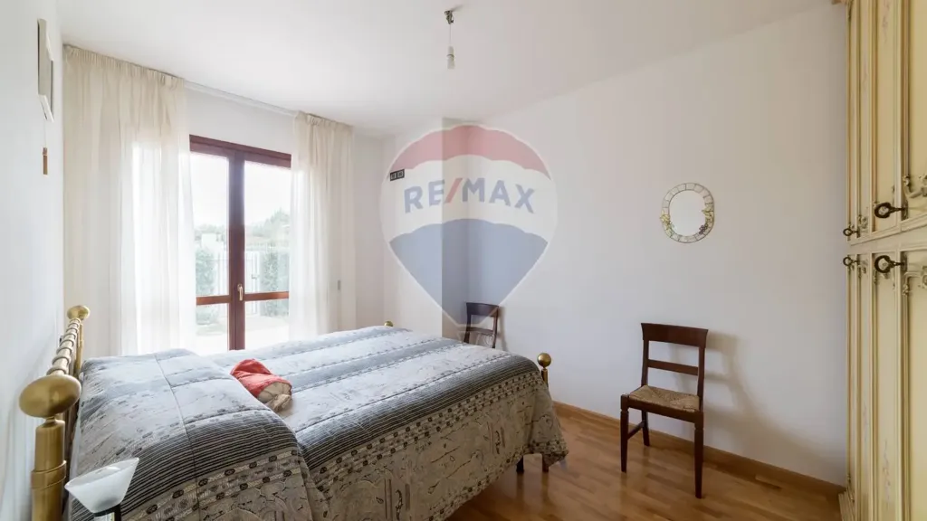 Bedrooms - Independent House with Private Garden in Ostra